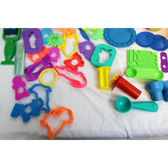 Large Play-Doh Canister 50+ Pcs Crayola Dough Doodler Cutters Molds cans - Picture 8 of 16